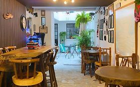 Hostal 17-52